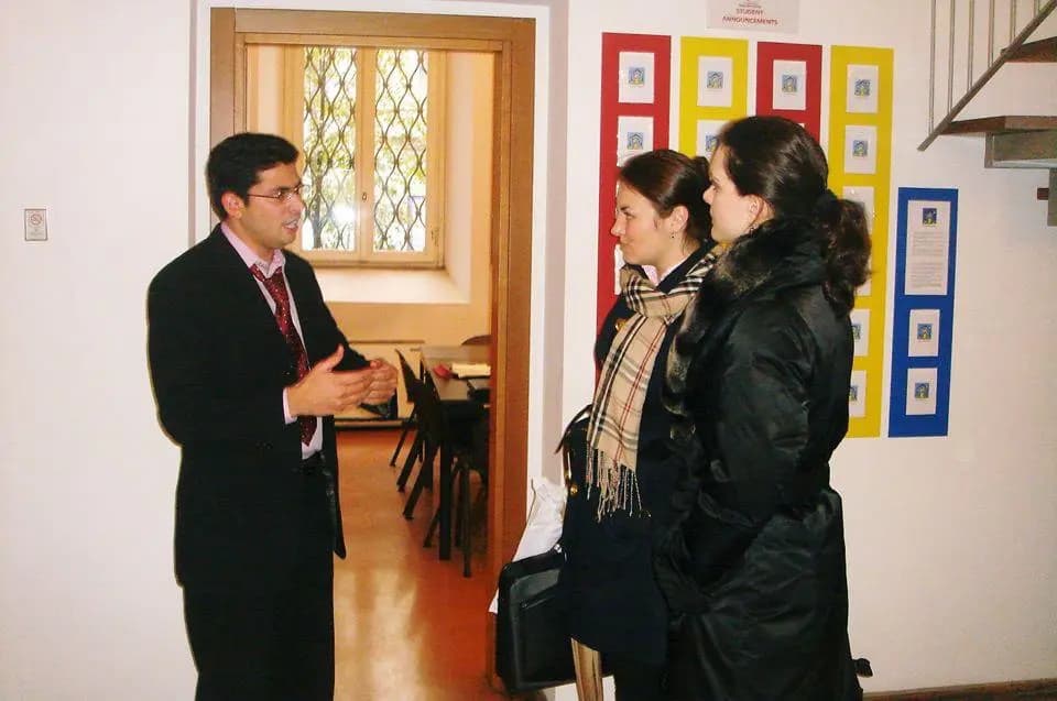 Study Bridge advisor meeting with prospective students at a partner institution